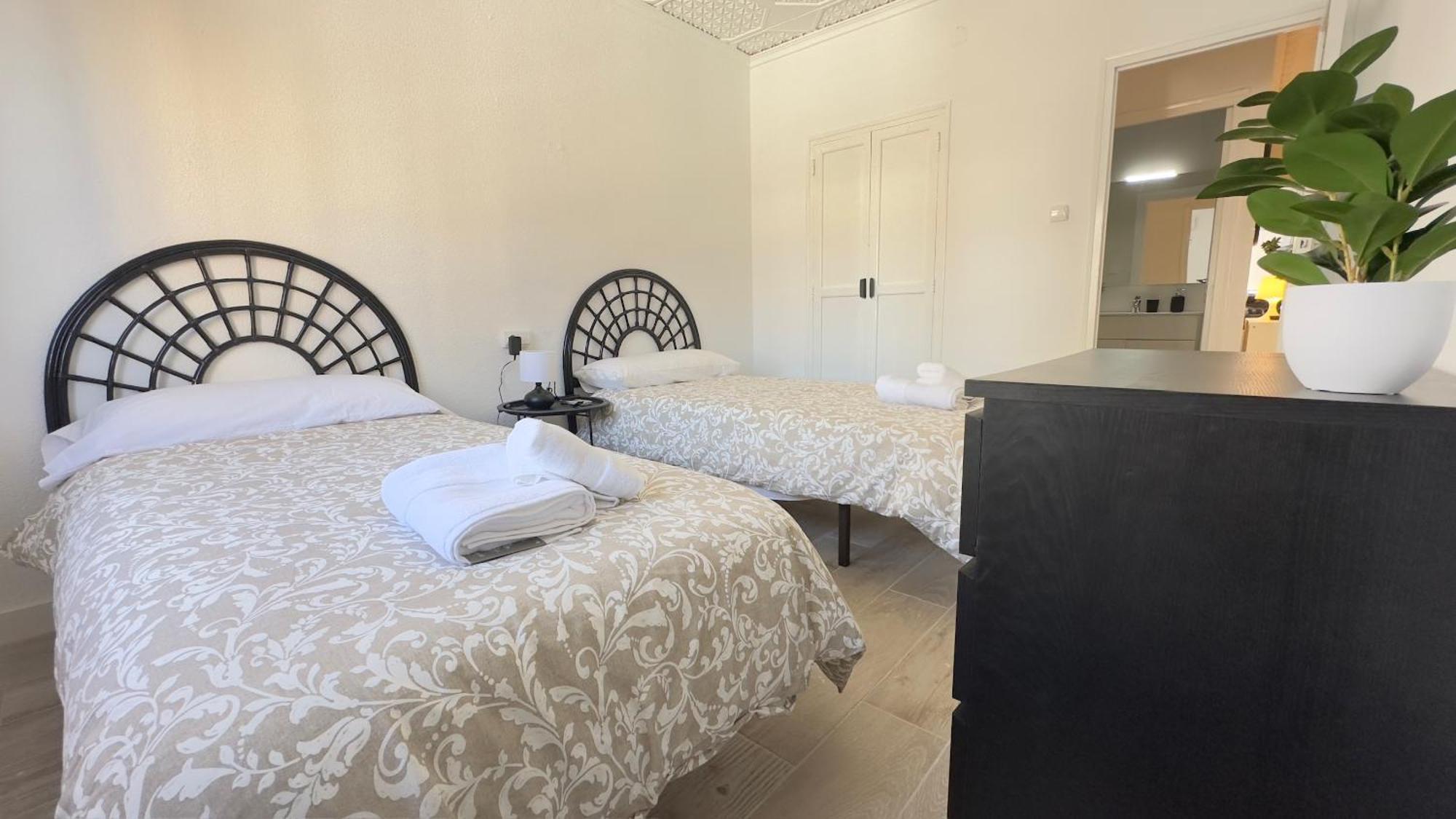 Apartamentos Vernia オンティニェント エクステリア 写真